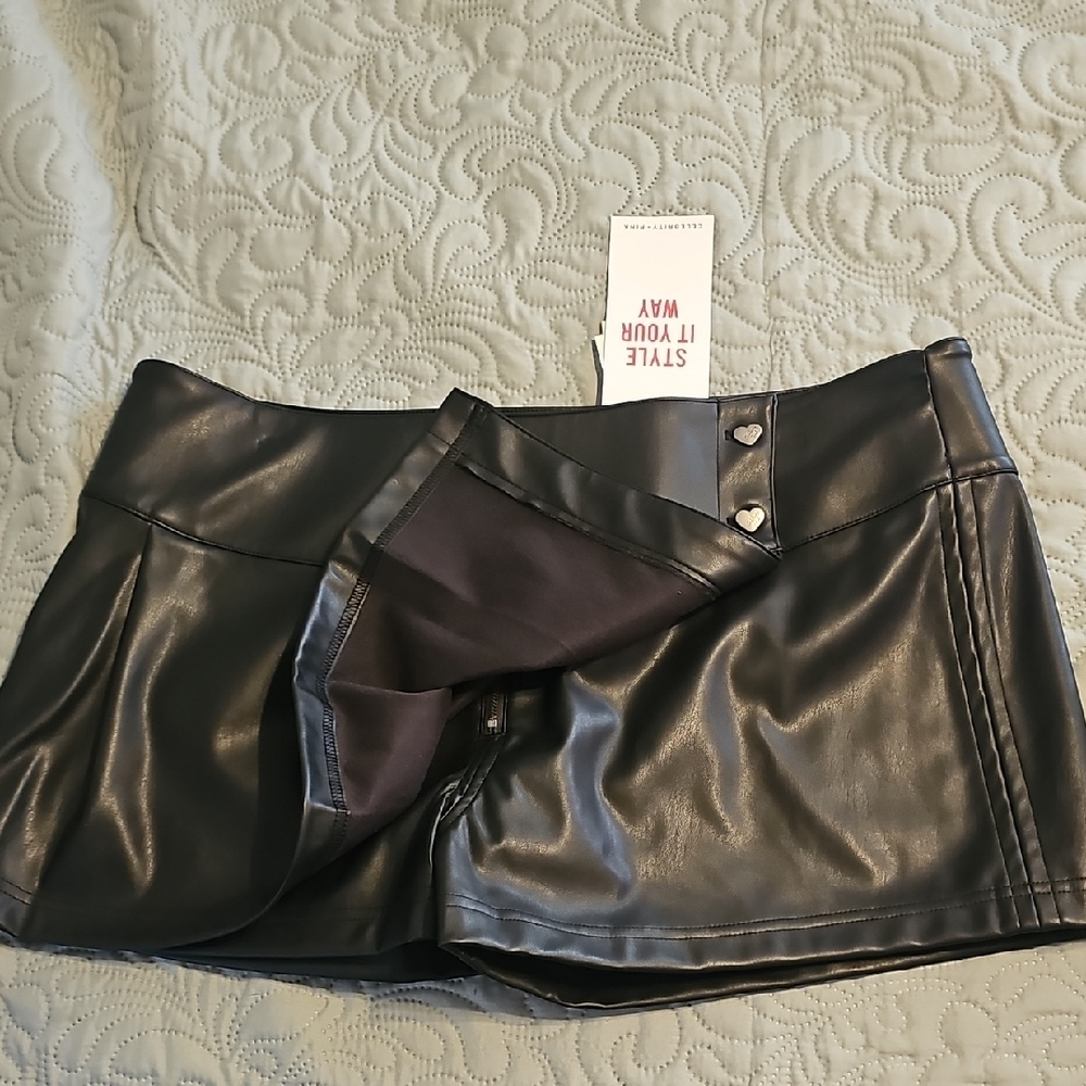 Celebrity Pink Black Faux Leather Pleated Skort